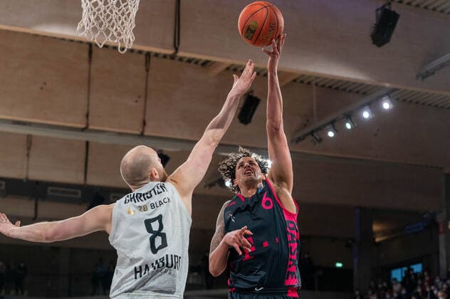Sport Bilder des Tages easyCredit Basketball Bundesliga, Hamburg Towers vs. Telekom Baskets Bonn, Hamburg, 29.10.2021 easyCredit Basketball Bundesliga, Hamburg Towers vs. Telekom Bskets Bonn, Michael Kessens ( 6 Telekom Baskets Bonn) Copyright: xBEAUTIFULxSPORTS Mohwinkelx