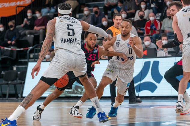 easyCredit Basketball Bundesliga, Hamburg Towers vs. Telekom Baskets Bonn, Hamburg, 29.10.2021 easyCredit Basketball Bundesliga, Hamburg Towers vs. Telekom Bskets Bonn, Parker Jackson-Cartwright ( 33 Telekom Baskets Bonn) Copyright: xBEAUTIFULxSPORTS Mohwinkelx