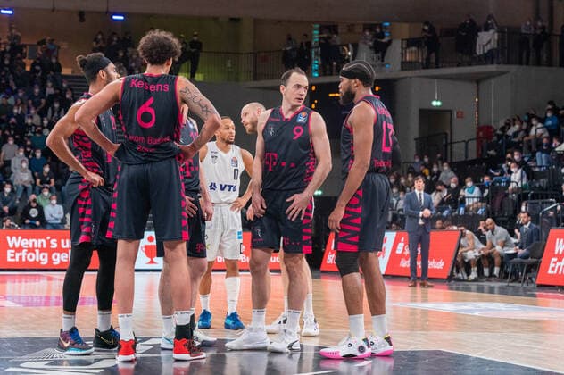 easyCredit Basketball Bundesliga, Hamburg Towers vs. Telekom Baskets Bonn, Hamburg, 29.10.2021 easyCredit Basketball Bundesliga, Hamburg Towers vs. Telekom Bskets Bonn, Karsten Tadda ( 9 Telekom Baskets Bonn) Copyright: xBEAUTIFULxSPORTS Mohwinkelx