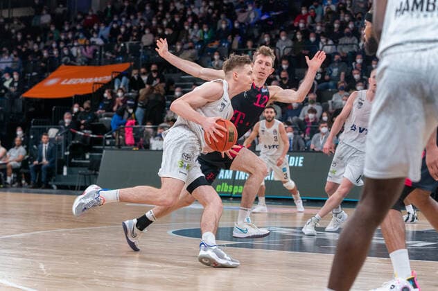 easyCredit Basketball Bundesliga, Hamburg Towers vs. Telekom Baskets Bonn, Hamburg, 29.10.2021 easyCredit Basketball Bundesliga, Hamburg Towers vs. Telekom Bskets Bonn, Justus Hollatz ( 21 Hamburg Towers) Copyright: xBEAUTIFULxSPORTS Mohwinkelx