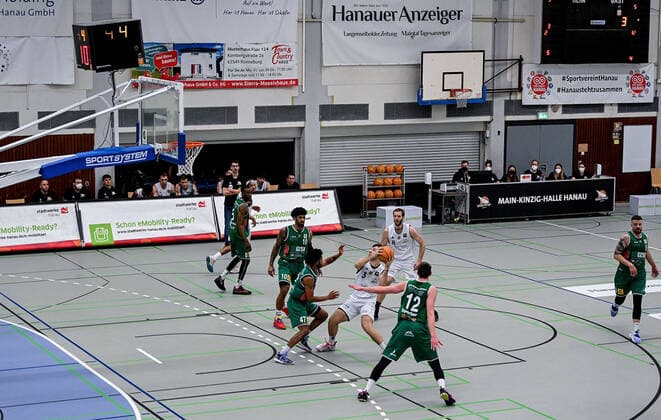 12.03.2022, xpsx, Basketball 2.Bundesliga Pro B, White Wings Hanau - Baskets Koblenz v.l. Philip Hecker (Hanau) Hanau Hessen Deutschland (DEU)