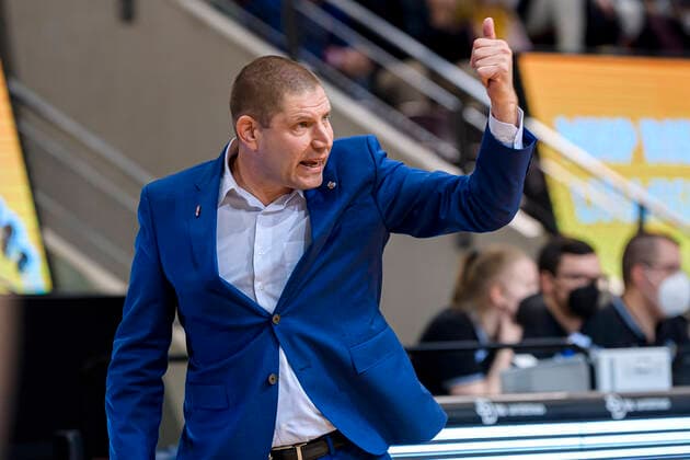 Ludwigsburg, Deutschland 12. Maerz 2022: BBL- 21 22 - MHP Riesen Ludwigsburg vs. Brose Bamberg Headcoach Oren Amiel (Bamberg) Ludwigsburg MHP Arena Baden-Württemberg Deutschland