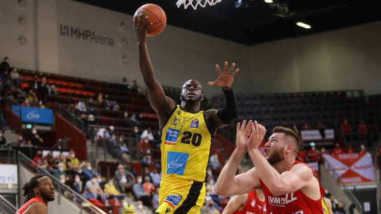 Ludwigsburg , Basketball easycredit BBL Bundesliga . MHP Riesen Ludwigsburg vs. Brose Bamberg , Rawle Alkins ( Riesen ) ,