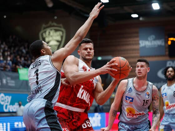 12.03.2022, Basketball, BBL, Hauptrunde, s.Oliver Wuerzburg - Hakro Merlins Crailsheim, GER, Wuerzburg, tectake Arena Bild: v. li. Jaren Lewis (Merlins), Filip Stanic (s.Oliver Wuerzburg) und Bogdan Radosavljevic (Merlins) Copyright: HMBxMedia xHeikoxBecker
