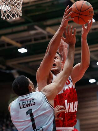 12.03.2022, Basketball, BBL, Hauptrunde, s.Oliver Wuerzburg - Hakro Merlins Crailsheim, GER, Wuerzburg, tectake Arena Bild: v. li. Jaren Lewis (Merlins) und Filip Stanic (s.Oliver Wuerzburg) Copyright: HMBxMedia xHeikoxBecker