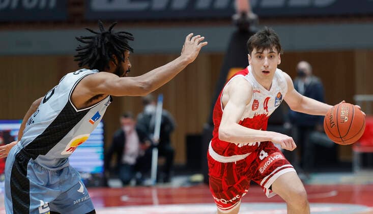 12.03.2022, Basketball, BBL, Hauptrunde, s.Oliver Wuerzburg - Hakro Merlins Crailsheim, GER, Wuerzburg, tectake Arena Bild: v. li. Terrell Harris (Merlins) und Julius Boehmer (s.Oliver Wuerzburg) Copyright: HMBxMedia xHeikoxBecker