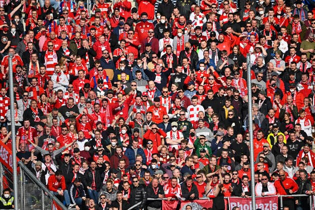 Sport Bilder des Tages vor Spielbeginn: Fanblock, Fans, Fankurve, Flaggen, Fahnen, Stimmung, stimmungsvoll FC Bayern FCB TSG 1899 Hoffenheim vs FC Bayern Muenchen FCB 12.03.2022 DFL REGULATIONS PROHIBIT ANY USE OF PHOTOGRAPHS AS IMAGE SEQUENCES AND OR QUASI-VIDEO TSG 1899 Hoffenheim vs FC Bayern Muenchen FCB