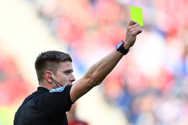 Schiedsrichter Referee Robert Schroeder zeigt gelbe Karte gelb Verwarnung TSG 1899 Hoffenheim vs FC Bayern Muenchen FCB 12.03.2022 DFL REGULATIONS PROHIBIT ANY USE OF PHOTOGRAPHS AS IMAGE SEQUENCES AND OR QUASI-VIDEO TSG 1899 Hoffenheim vs FC Bayern Muenchen FCB
