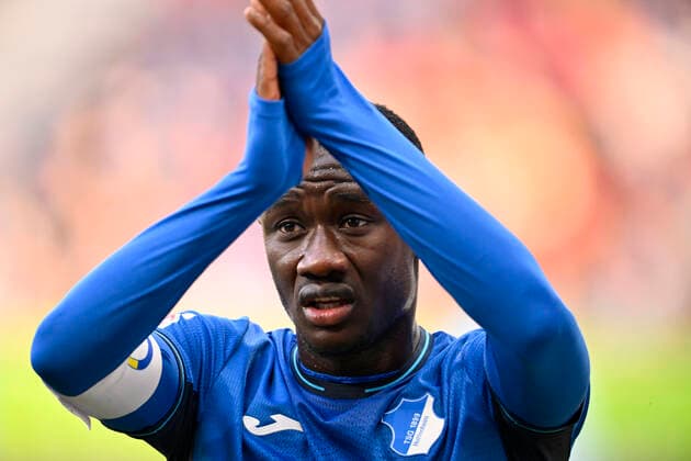 Wechsel Auswechslung Einwechslung Diadie Samassekou TSG 1899 Hoffenheim (18) bedankt sich bei Fans Gestik Geste TSG 1899 Hoffenheim vs FC Bayern Muenchen FCB 12.03.2022 DFL REGULATIONS PROHIBIT ANY USE OF PHOTOGRAPHS AS IMAGE SEQUENCES AND OR QUASI-VIDEO TSG 1899 Hoffenheim vs FC Bayern Muenchen FCB