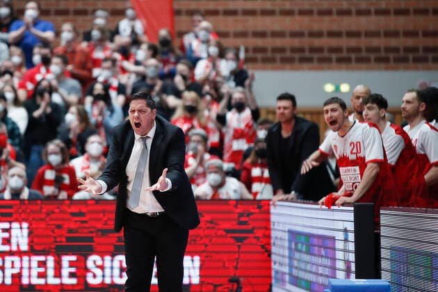 12.03.2022, s.Oliver Wuerzburg vs. HAKRO Merlins Crailsheim, easyCredit BBL, 25. Spieltag, GER, Wuerzburg, tectake-Arena, Im Bild: Aufregung bei Headcoach Sasa Filipovski (s.Oliver Wuerzburg) Copyright: HMBxMedia xJulienxBecker