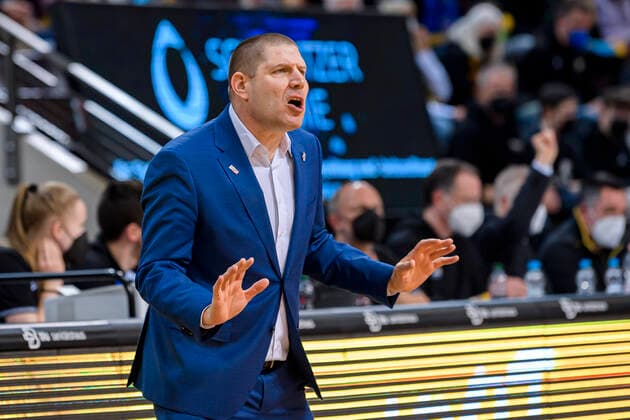 Ludwigsburg, Deutschland 12. Maerz 2022: BBL- 21 22 - MHP Riesen Ludwigsburg vs. Brose Bamberg Headcoach Oren Amiel (Bamberg) Ludwigsburg MHP Arena Baden-Württemberg Deutschland