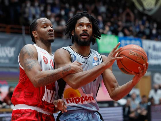12.03.2022, Basketball, BBL, Hauptrunde, s.Oliver Wuerzburg - Hakro Merlins Crailsheim, GER, Wuerzburg, tectake Arena Bild: v. li. William Buford (s.Oliver Wuerzburg) und Terrell Harris (Merlins) Copyright: HMBxMedia xHeikoxBecker