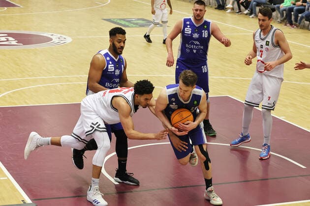 Rheinstars vs. Eintracht Stahnsdorf Rheinstars Köln vs. Eintracht Stahnsdorf, Basketball, BARMER 2. Basketball Bundesliga ProB, links: Elijah Schmidt (Rheinstars) , 12.03.2022,