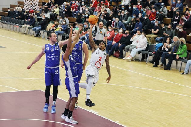 Rheinstars vs. Eintracht Stahnsdorf Rheinstars Köln vs. Eintracht Stahnsdorf, Basketball, BARMER 2. Basketball Bundesliga ProB, rechts: Vincent Golson (Rheinstars), 12.03.2022,