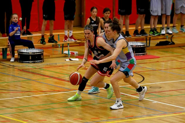 12.03.2022, 2. Toyota Damen Basketball Bundesliga Nord, DBBL, Saison 2021 2022, Damen, Chemcats Chemnitz - Bender Baskets Grünberg Venla Vilhelmiina Varis, Bender Baskets Grünberg, Lucile Peroche, ChemCats Chemnitz Chemnitz Sporthalle am Schlossteich Sachsen Germany