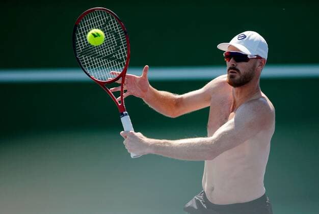 Mandatory Credit: Photo by Ella Ling Shutterstock (12845049bb) Jamie Murray of GBR in action during practice with his shirt off BNP Paribas Open, Tennis, Day 4, Indian Wells Tennis Garden, California, USA - 12 Mar 2022 BNP Paribas Open, Tennis, Day 4, Indian Wells Tennis Garden, California, USA - 12 Mar 2022 Copyright: xEllaxLing Shutterstockx 12845049bb