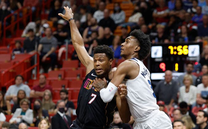 Miami Heat guard Kyle Lowry (L) and Minnesota Timberwolves forward Jaden McDaniels (R) wait for a rebound during the first half of the NBA, Basketball Herren, USA basketball game between the Miami Heat and the Minnesota Timberwolves at FTX Arena in Miami, Florida, USA, 12 March 2022. Minnesota Timberwolves at Miami Heat !ACHTUNG: NUR REDAKTIONELLE NUTZUNG!  Copyright: xRHONAxWISEx AME2988 20220313-2a83d00c8648bd0b6a7d5b582115448ab41f326b