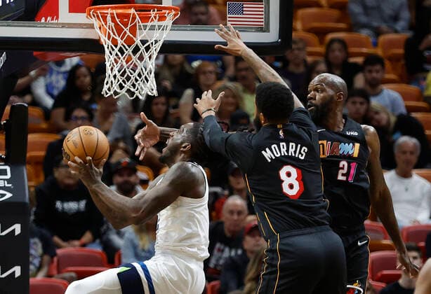 Miami Heat center Dewayne Dedmon (R) and forward Markieff Morris (C) defend Minnesota Timberwolves forward Taurean Prince (L) during the first half of the NBA, Basketball Herren, USA basketball game between the Miami Heat and the Minnesota Timberwolves at FTX Arena in Miami, Florida, USA, 12 March 2022. Minnesota Timberwolves at Miami Heat !ACHTUNG: NUR REDAKTIONELLE NUTZUNG!  Copyright: xRHONAxWISEx AME2990 20220313-ec586b41996c16199bb6ea9c00e5e4cc4fe9a582
