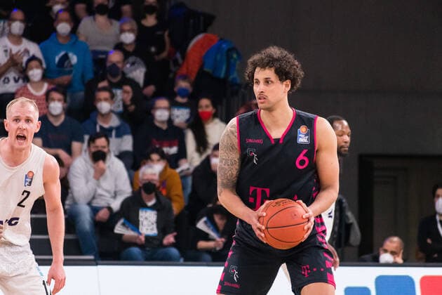 Basketball, Saison 2022, easyCredit BBL, Hamburg Towers (HAM) - Telekom Baskets Bonn (BON), edel-optics.de Arena, 12.03.2022, 25. Spieltag Michael Kessens ( 6, BON) Hamburg Deutschland