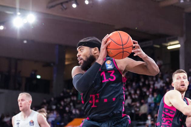 Basketball, Saison 2022, easyCredit BBL, Hamburg Towers (HAM) - Telekom Baskets Bonn (BON), edel-optics.de Arena, 12.03.2022, 25. Spieltag Javontae Hawkins ( 13, BON) Hamburg Deutschland