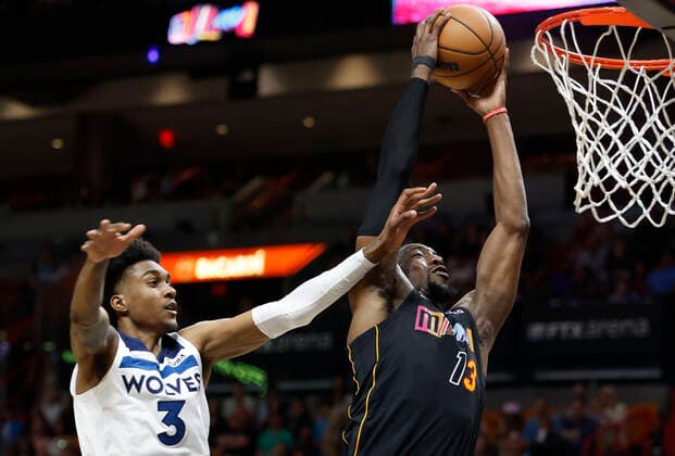 Miami Heat center Bam Adebayo dunks around Minnesota Timberwolves forward Jaden McDaniels (L) during the first half of the NBA, Basketball Herren, USA basketball game between the Miami Heat and the Minnesota Timberwolves at FTX Arena in Miami, Florida, USA, 12 March 2022. Minnesota Timberwolves at Miami Heat !ACHTUNG: NUR REDAKTIONELLE NUTZUNG!  Copyright: xRHONAxWISEx AME3026 20220313-a3bc734bb00f61b0365f75f13461f9d094df3608