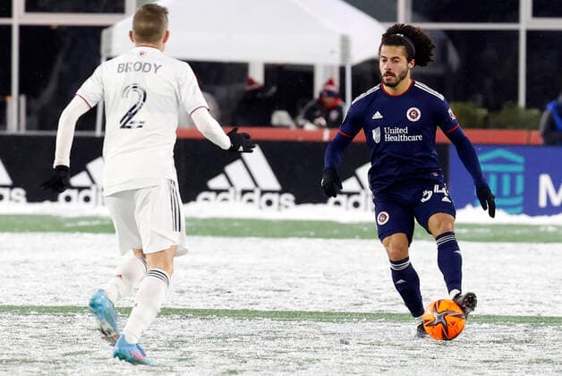 FOXBOROUGH, MA - MARCH 12: New England Revolution defender Ryan Spaulding (31) watched by Real Salt Lake defender Andrew Brody (2) during a match between the New England Revolution and Real Salt Lake on March 12, 2022, at Gillette Stadium in Foxborough, Massachusetts. (Photo by Fred Kfoury III Icon Sportswire) SOCCER: MAR 12 MLS, Fussball Herren, USA - Real Salt Lake at New England Revolution Icon482220312016