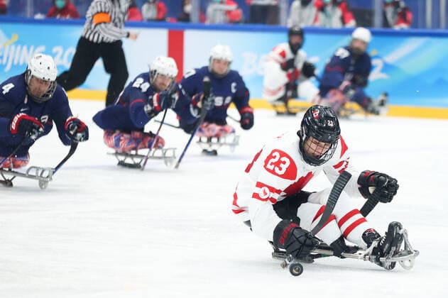 (220313) -- BEIJING, March 13, 2022 -- Liam Hickey (front) of Canada competes during the Para Ice hockey, Eishockey Gold Medal Game between the United States and Canada of the Beijing 2022 Paralympic Winter games, Winterspiele,Spiele, Summer games at National Indoor Stadium in Beijing, capital of China, March 13, 2022. ) (SP)CHINA-BEIJING-WINTER PARALYMPICS-PARA ICE HOCKEY-GOLD MEDAL GAME-USA VS CAN (CN) MaxXiping 