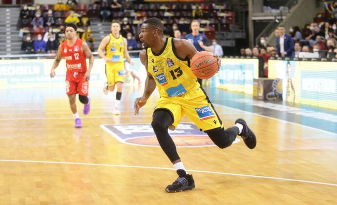 Ludwigsburg , Basketball easycredit BBL Bundesliga . MHP Riesen Ludwigsburg vs. Brose Bamberg , Yorman Polas Bartolo ( Riesen ) ,