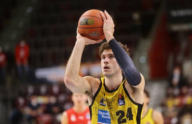 Ludwigsburg , Basketball easycredit BBL Bundesliga . MHP Riesen Ludwigsburg vs. Brose Bamberg , Ethan Happ ( Riesen ) ,