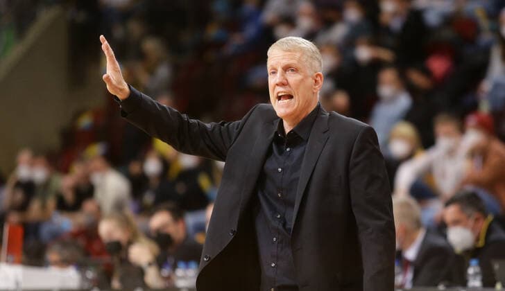 Ludwigsburg , Basketball easycredit BBL Bundesliga . MHP Riesen Ludwigsburg vs. Brose Bamberg , Trainer John Patrick ( Riesen ) ,