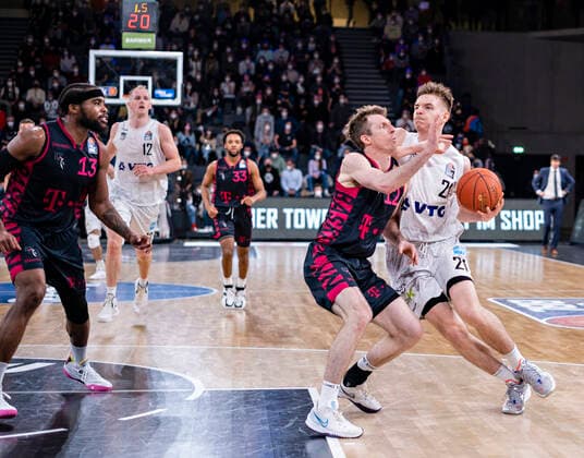 Javontae Hawkins (Bonn), Seth Hinrichs (Towers), Skyler Bowlin (Bonn), Justus Hollatz (Towers) 12.03.22, Hamburg, Hamburg Towers vs. Telekom Baskets Bonn, easyCredit BBL, Basketball Bundesliga, 1.Liga, Saison 2021 2022, 25. Spieltag Â