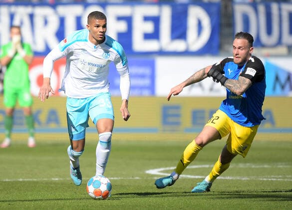 13.03.2022, xemx, Fussball 2.Bundesliga, FC Ingolstadt - FC Schalke 04 emspor, v.l. Malick Thiaw (FC Schalke 04), Patrick Schmidt (FC Ingolstadt) (DFL DFB REGULATIONS PROHIBIT ANY USE OF PHOTOGRAPHS as IMAGE SEQUENCES and or QUASI-VIDEO) Ingolstadt