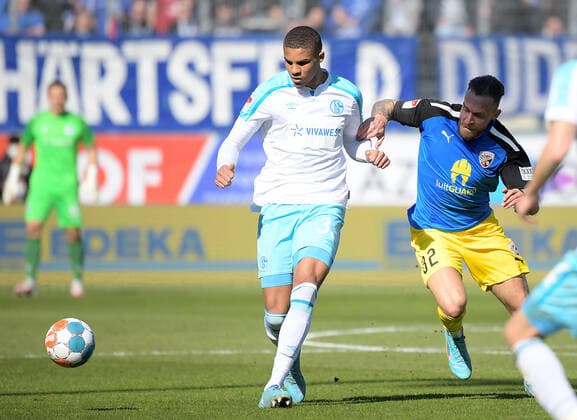 13.03.2022, xemx, Fussball 2.Bundesliga, FC Ingolstadt - FC Schalke 04 emspor, v.l. Malick Thiaw (FC Schalke 04), Patrick Schmidt (FC Ingolstadt) (DFL DFB REGULATIONS PROHIBIT ANY USE OF PHOTOGRAPHS as IMAGE SEQUENCES and or QUASI-VIDEO) Ingolstadt