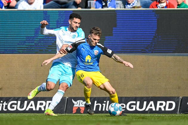 v.li.: Kerim Calhanoglu (Schalke, 42) Florian Pick (FC Ingolstadt, 26) im Zweikampf, Duell, duel, tackle, Dynamik, Action, Aktion, 13.03.2022, Ingolstadt (Deutschland), Fussball, 2. Bundesliga, FC Ingolstadt 04 - FC Schalke 04, DFB DFL REGULATIONS PROHIBIT ANY USE OF PHOTOGRAPHS AS IMAGE SEQUENCES AND OR QUASI-VIDEO.