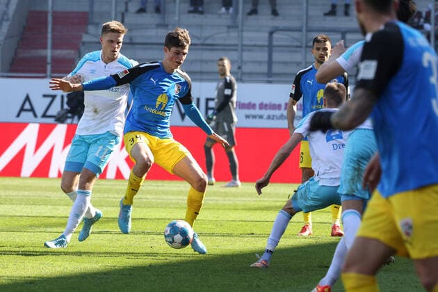 2.BL; FC Ingolstadt 04 - FC Schalke 04; Merlin Röhl (34, FCI) Bülter Marius (11 S04) 2. Bundesliga - FC Ingolstadt 04 Saison 2021 2022 FC Schalke 04
