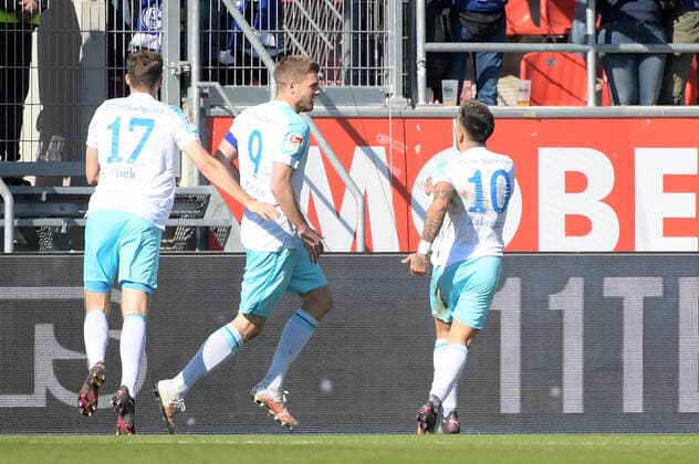 13.03.2022, xemx, Fussball 2.Bundesliga, FC Ingolstadt - FC Schalke 04 emspor, v.l. Rodrigo Zalazar (FC Schalke 04) celebrate the goal, Der Torjubel zum 0:1 (DFL DFB REGULATIONS PROHIBIT ANY USE OF PHOTOGRAPHS as IMAGE SEQUENCES and or QUASI-VIDEO) Ingolstadt