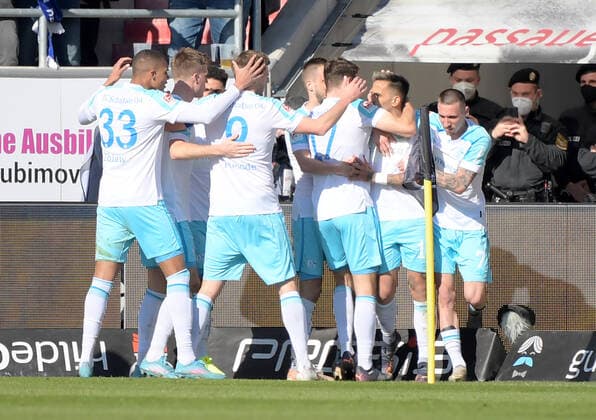 13.03.2022, xemx, Fussball 2.Bundesliga, FC Ingolstadt - FC Schalke 04 emspor, v.l. Rodrigo Zalazar (FC Schalke 04) celebrate the goal, Der Torjubel zum 0:1 (DFL DFB REGULATIONS PROHIBIT ANY USE OF PHOTOGRAPHS as IMAGE SEQUENCES and or QUASI-VIDEO) Ingolstadt