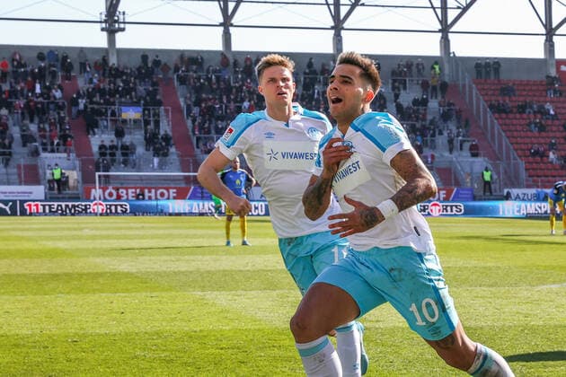 13.03.2022, Fussball, Saison 2021 2022, 2. Bundesliga, 26. Spieltag, FC Ingolstadt 04 - FC Schalke 04, Rodrigo Zalazar (FC Schalke 04) jubelt nach seinem Tor zum 0 zu 1. Foto: Tim Rehbein RHR-FOTO Ingolstadt Audi Sportpark Bayern Deutschland xRHR-FOTO TRx