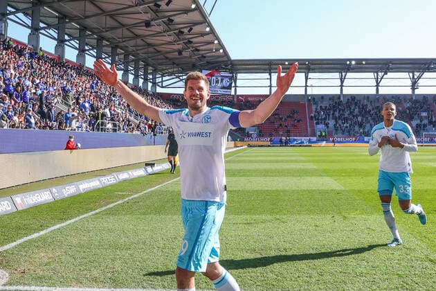 13.03.2022, Fussball, Saison 2021 2022, 2. Bundesliga, 26. Spieltag, FC Ingolstadt 04 - FC Schalke 04, Simon Terodde (FC Schalke 04) Foto: Tim Rehbein RHR-FOTO Ingolstadt Audi Sportpark Bayern Deutschland xRHR-FOTO TRx