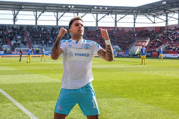 13.03.2022, Fussball, Saison 2021 2022, 2. Bundesliga, 26. Spieltag, FC Ingolstadt 04 - FC Schalke 04, Rodrigo Zalazar (FC Schalke 04) jubelt nach seinem Tor zum 0 zu 1. Foto: Tim Rehbein RHR-FOTO Ingolstadt Audi Sportpark Bayern Deutschland xRHR-FOTO TRx