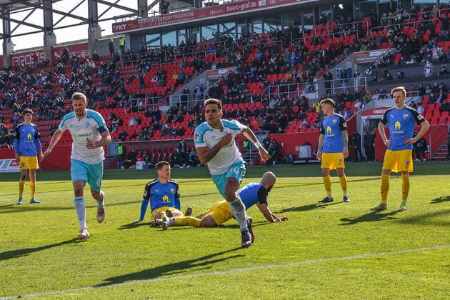 13.03.2022, Fussball, Saison 2021 2022, 2. Bundesliga, 26. Spieltag, FC Ingolstadt 04 - FC Schalke 04, Rodrigo Zalazar (FC Schalke 04) jubelt nach seinem Tor zum 0 zu 1. Foto: Tim Rehbein RHR-FOTO Ingolstadt Audi Sportpark Bayern Deutschland xRHR-FOTO TRx