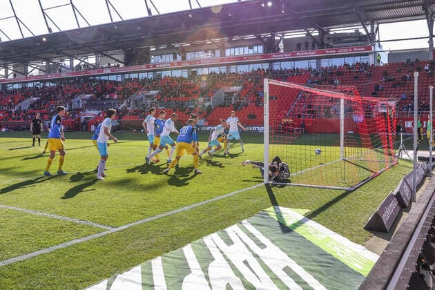 13.03.2022, Fussball, Saison 2021 2022, 2. Bundesliga, 26. Spieltag, FC Ingolstadt 04 - FC Schalke 04, Malick Thiaw (FC Schalke 04) erzielt das Tor zum 0 zu 2. Foto: Tim Rehbein RHR-FOTO Ingolstadt Audi Sportpark Bayern Deutschland xRHR-FOTO TRx