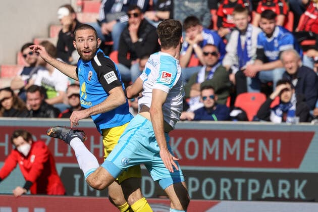 2.BL; FC Ingolstadt 04 - FC Schalke 04; Zweikampf Kampf um den Ball Rico Preißinger (6, FCI) Flick Florian (17 S04) 2. Bundesliga - FC Ingolstadt 04 Saison 2021 2022 FC Schalke 04