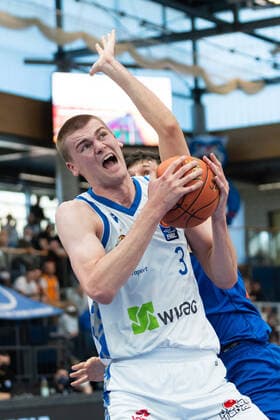 Matt Haarms (Skyliners, 3), Goran Huskic (MBC, 23), Syntainics MBC vs. Fraport Skyliners, Basketball Bundesliga, Maenner, 2021 2022, 25. Spieltag, 13.03.2022, Syntainics MBC vs. Fraport Skyliners, Basketball Bundesliga, Maenner, 2021 2022, 25. Spieltag, 13.03.2022, Weissenfels