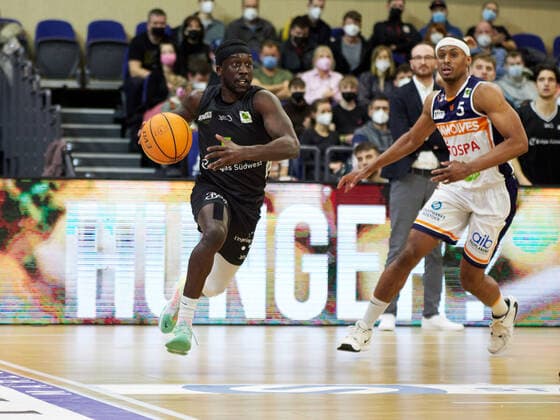 Chris Carter (Rostock Seawolves 05), Munis Tutu (Team Ehingen Urspring 05) Rostock Seawolves vs Team Ehingen Urspring, 2. Barmer Basketball-Bundesliga, ProA, Spielzeit 2021 2022, 29.Spieltag, 13.03.2022 Rostock Seawolves vs Team Ehingen Urspring, 2. Barmer Basketball-Bundesliga, ProA, Spielzeit 2021 2022, 29.Spieltag, 13.03.2022 Rostock Copyright: xStephaniexZerbe xEibner-Pressefotox EP_SZE