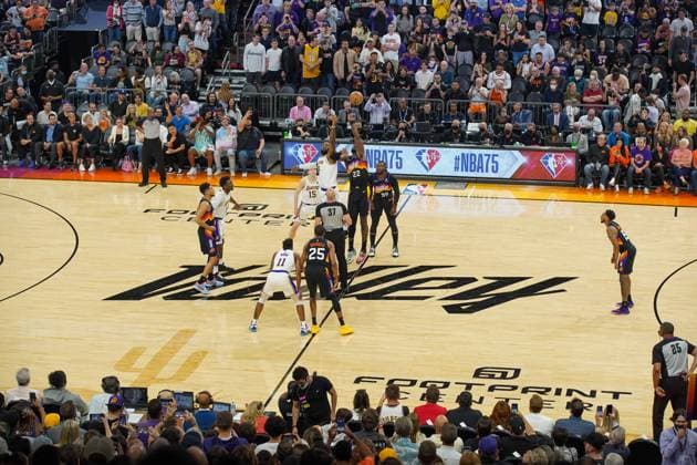 Phoenix, Arizona, March 13th 2022: Tip-off during the National Basketball Association game between the Los Angeles Lakers and the Phoenix Suns at Footprint Center in Phoenix, Arizona. Edwin Rodriguez SPP Los Angeles Lakers v Phoenix Suns - NBA, Basketball Herren, USA - FootPrint Center 