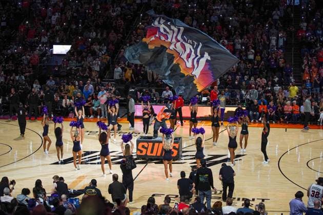 Phoenix, Arizona, March 13th 2022: Suns Gorilla (Suns Mascot) waving the suns Flag during the National Basketball Association game between the Los Angeles Lakers and the Phoenix Suns at Footprint Center in Phoenix, Arizona. Edwin Rodriguez SPP Los Angeles Lakers v Phoenix Suns - NBA, Basketball Herren, USA - FootPrint Center 