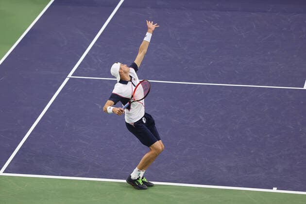 INDIAN WELLS, CA - MARCH 13: John Isner (USA) serves during the BNP Paribas Open on March 13, 2022 at Indian Wells Tennis Garden in Indian Wells, CA. (Photo by George Walker Icon Sportswire) TENNIS: MAR 13 BNP Paribas Open Icon220313073