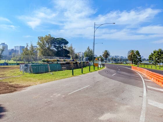 March 14, 2022: MELBOURNE, AUSTRALIA - MARCH 14 2022: Track build and preparations for the 2022 Formula 1 Australian Grand Prix to be held on April 7-10 2022. - ZUMAp121 20220314_zsp_p121_001 Copyright: xChrisxPutnamx