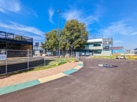 March 14, 2022: MELBOURNE, AUSTRALIA - MARCH 14 2022: Track build and preparations for the 2022 Formula 1 Australian Grand Prix to be held on April 7-10 2022. - ZUMAp121 20220314_zsp_p121_022 Copyright: xChrisxPutnamx